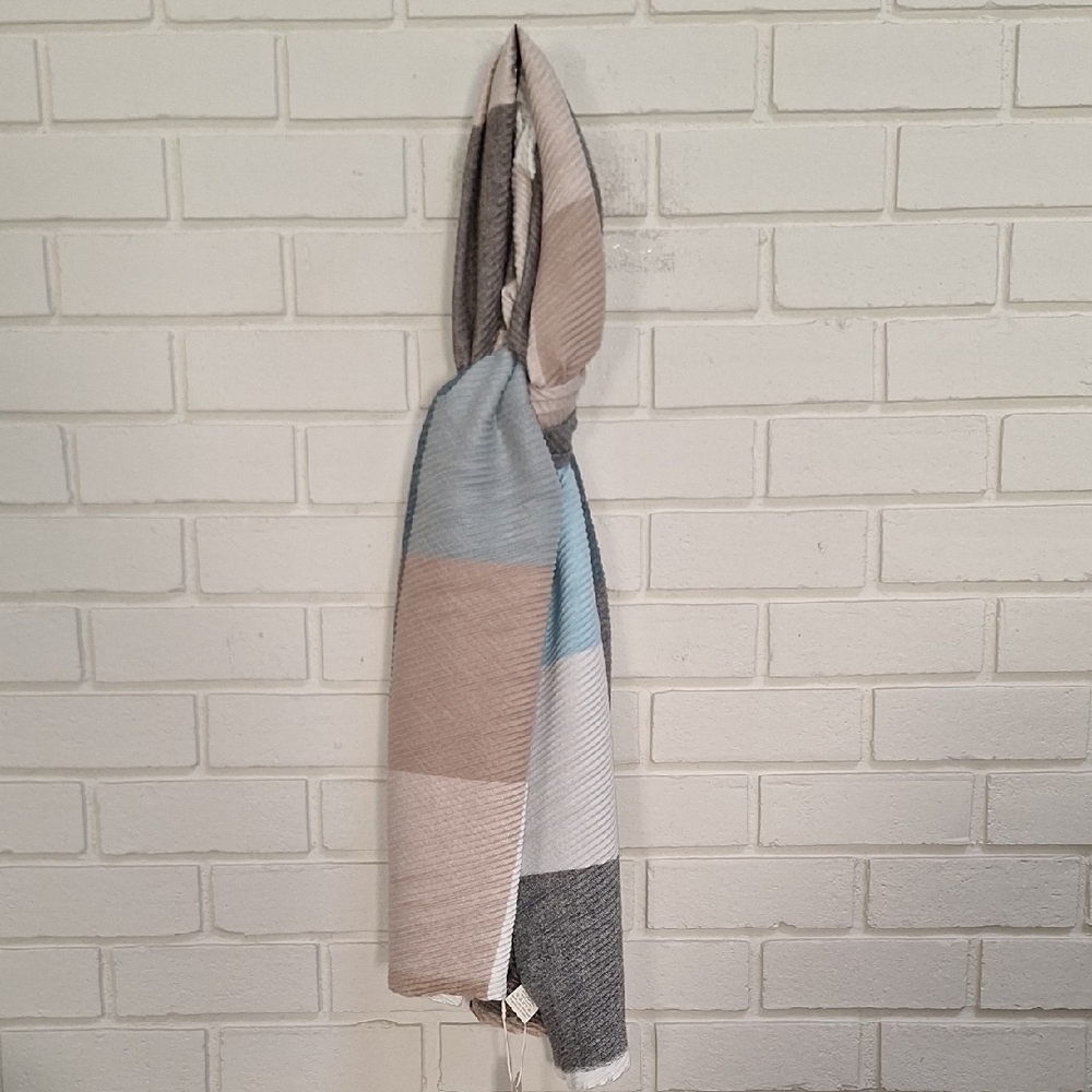 Pretty Persuasions Color Block Textured Plush Scarf. NWT